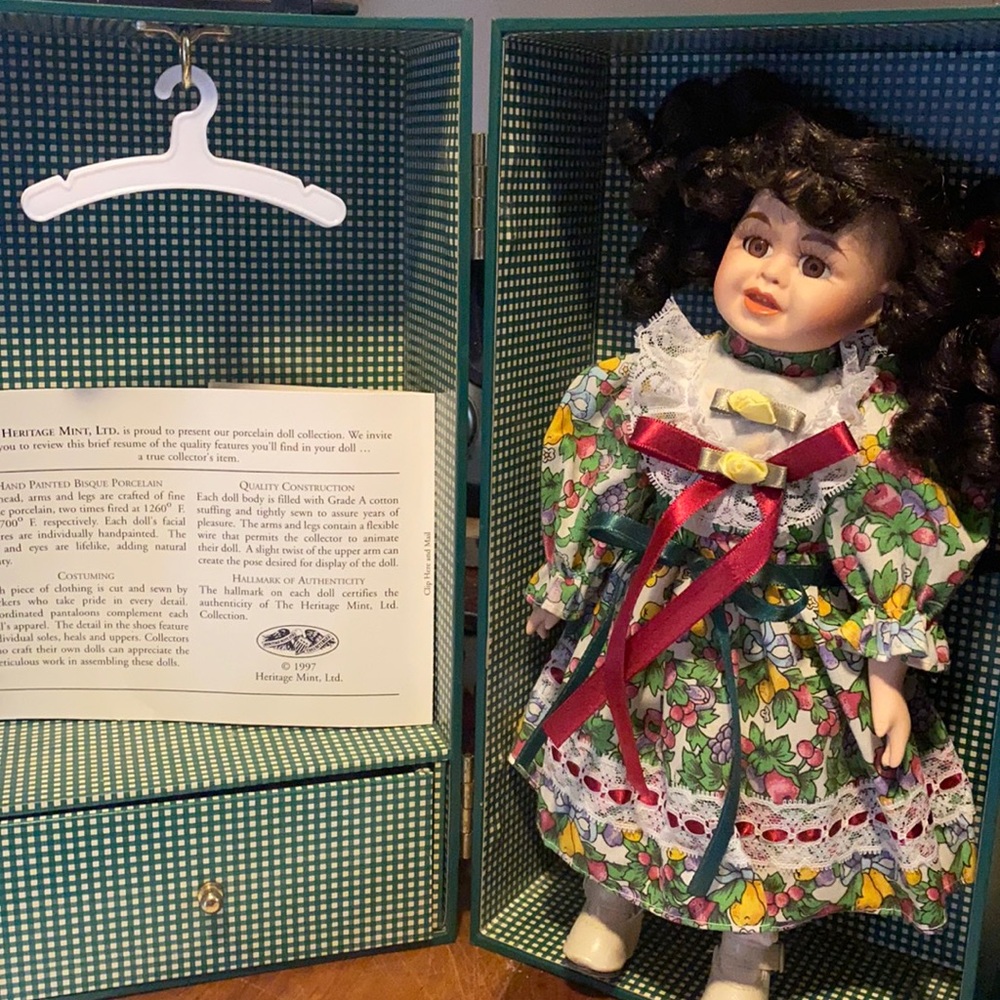 Heritage Mint Lasting Impressions Doll In A Trunk